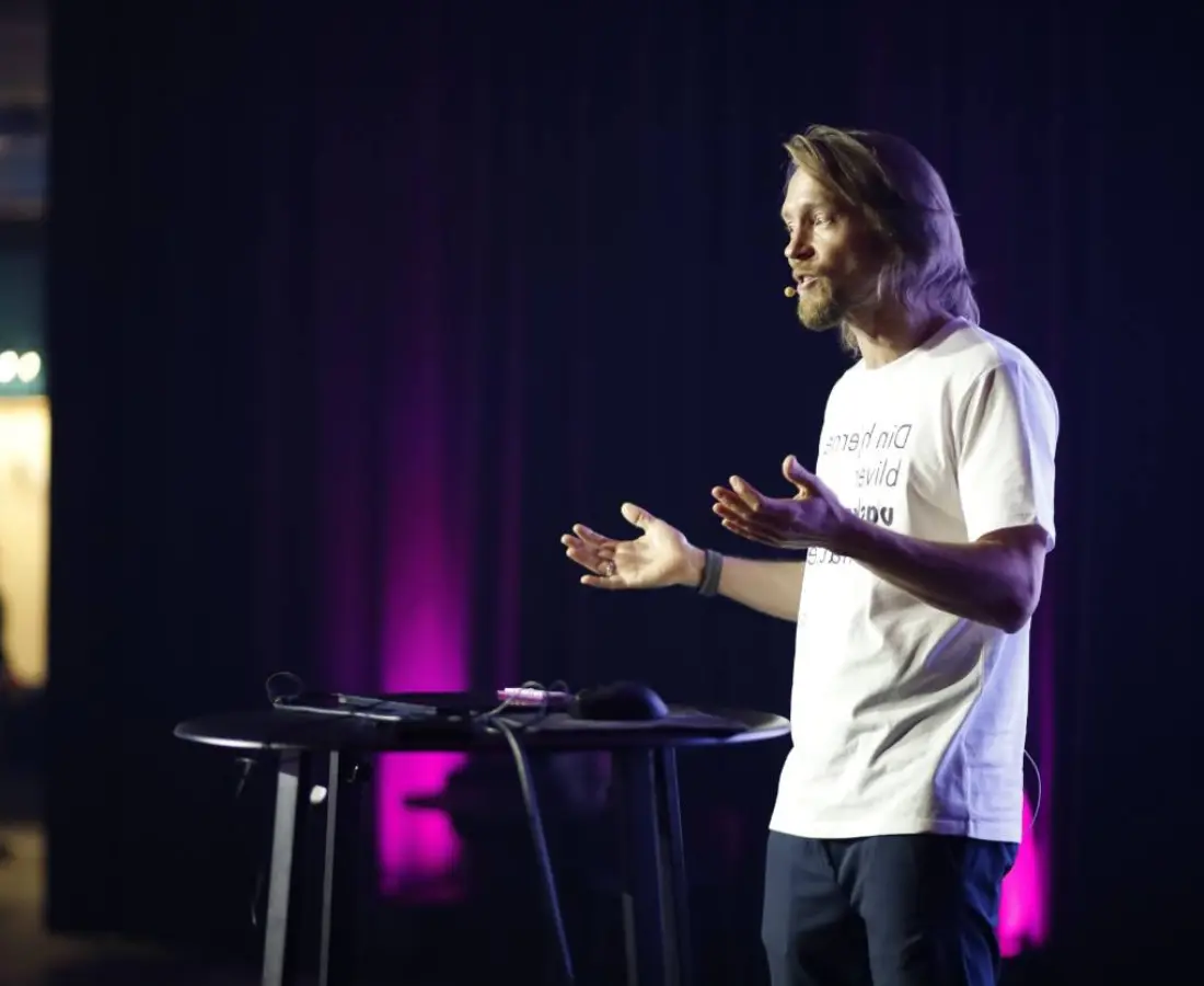 Kasper Karup on stage